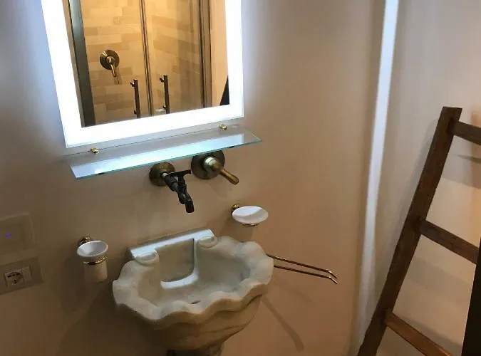 La Casa Dei Marmi Rome